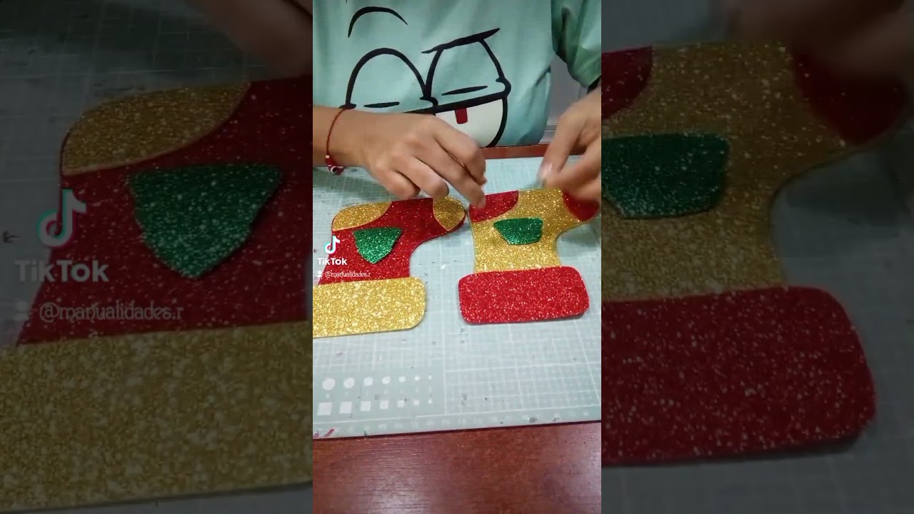Botas realizadas en foami con imán para decorar tu nevera!!