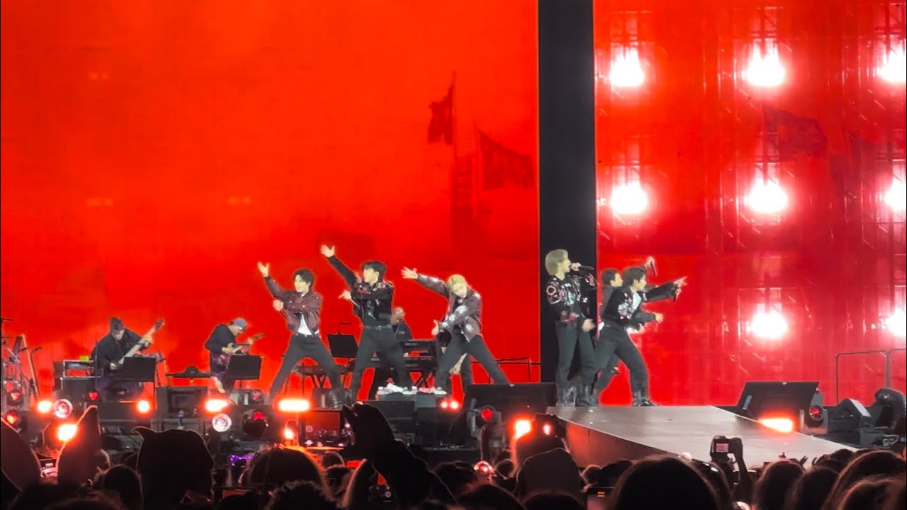 Stray Kids LA Encore Maniac Tour Day 1 - VICTORY SONG - BMO Stadium