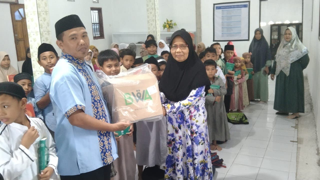 Pendistribusian Al-Qur'an bantuan BWA kepada TPA Binaan LPPTKA-BKPRMI Kota Palu #bkprmi 