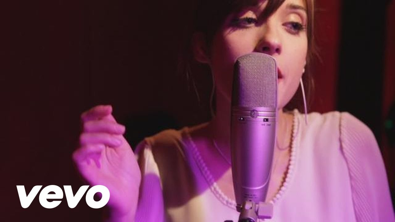Virginia Maestro - Run To You (Naked)