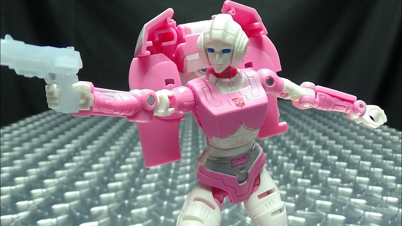 Earthrise Deluxe ARCEE: EmGo's Transformers Reviews N' Stuff