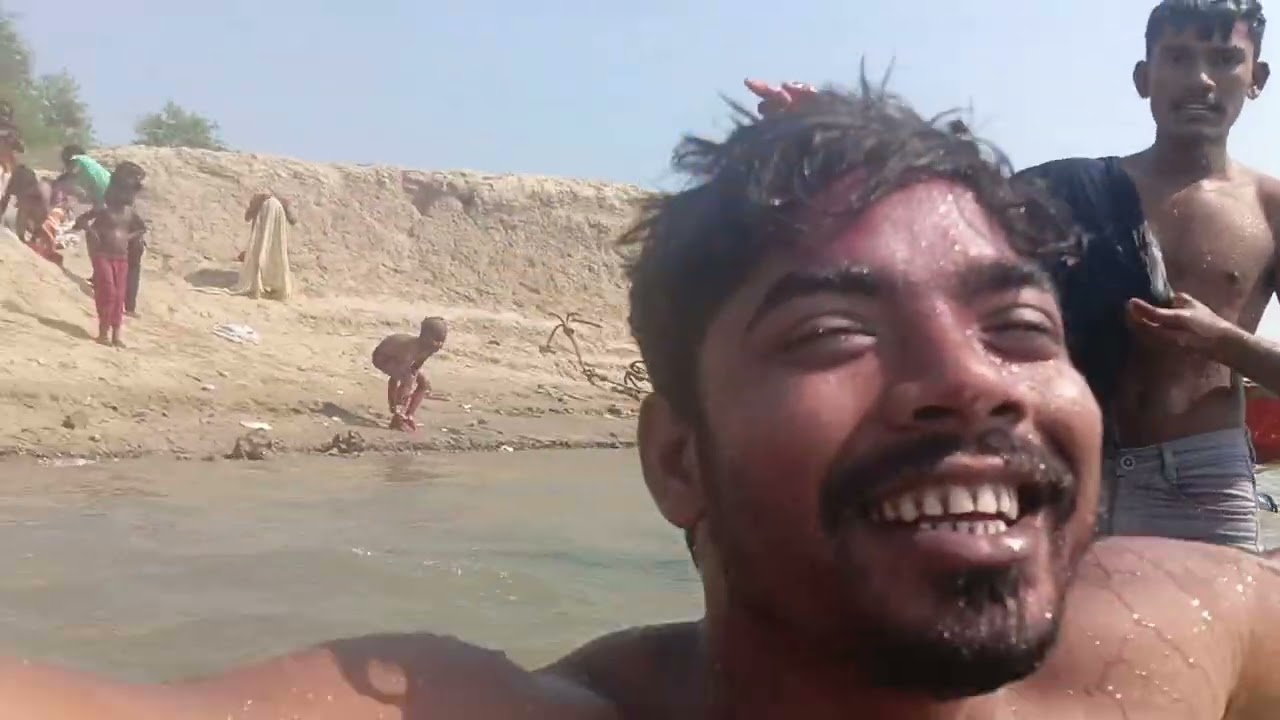 होली में भांग पी के बुद्ध हो गए हैं सब लोग भांग पिए हैं सब लोग