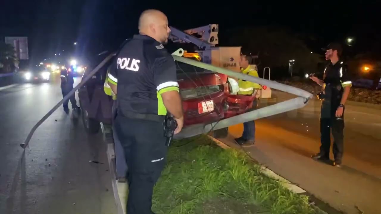 Chauffeur a subi isleta, dal borchi trafico y palo di lus kibra na Pos Chikito