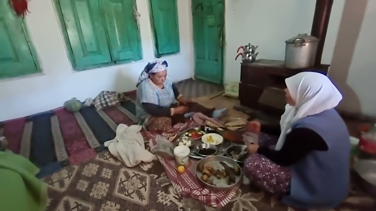 KAYNANAMDA KAHVALTI KEYFİ 🍳 |GUZİNE FIRINDA KIRMIZI PATATES   KEBABI | KÖYDE YAŞAM | DOĞAL VLOG