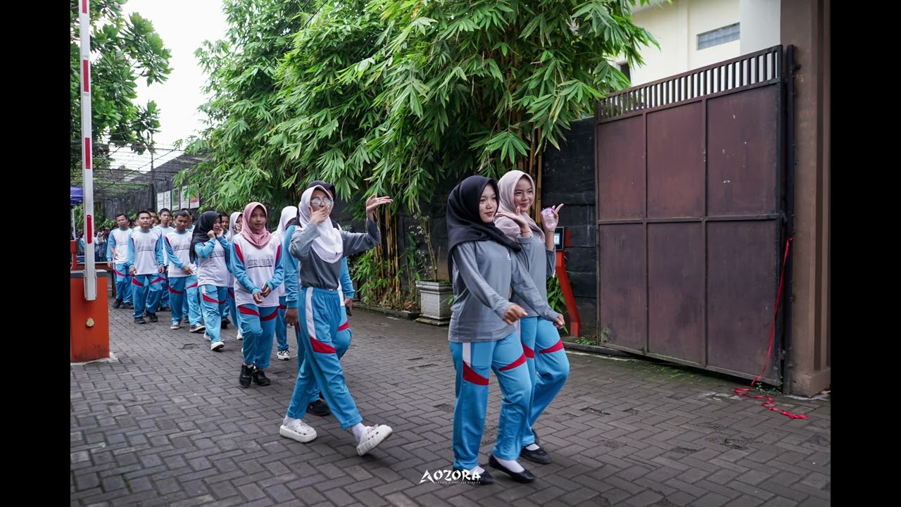 Biru Langit band   Pergi pagi pulang pagi   live at Gelora Gema vol 3 SMKN 1 Banjar