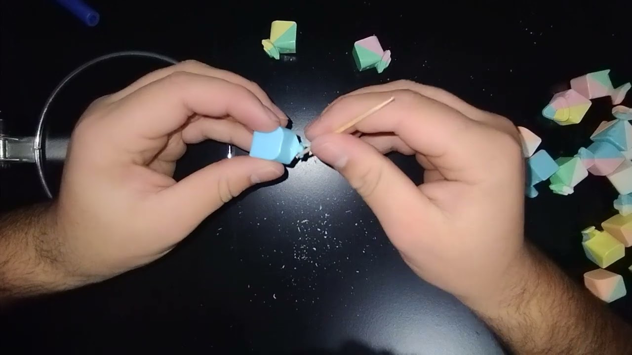 Limpei o meu cubo mágico está muito sujo