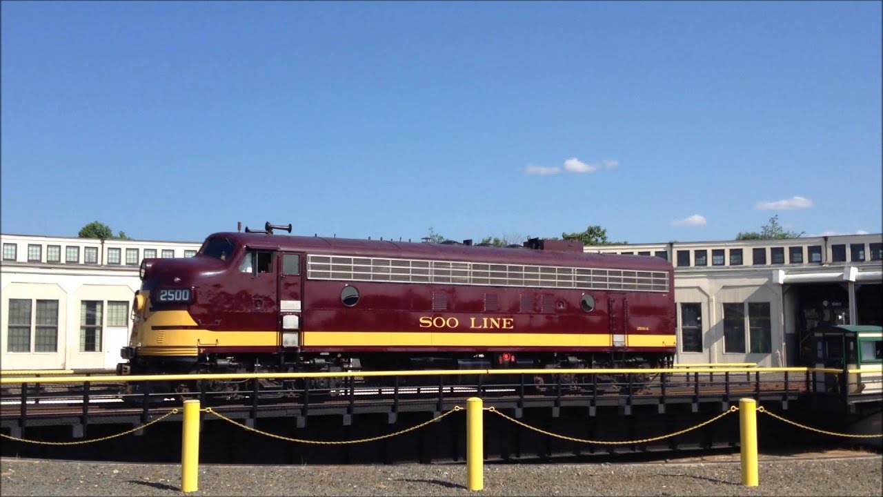 Soo Line Spin on the Turn Table