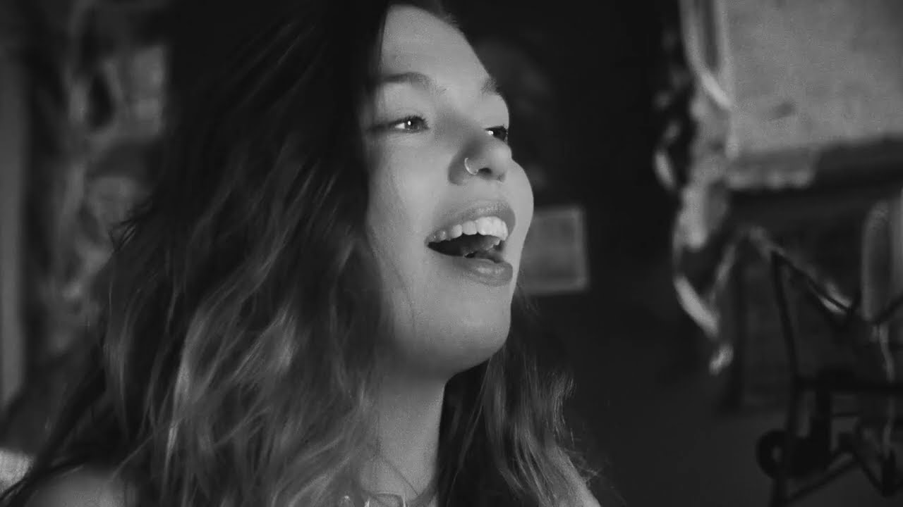 Julia Delgado - Jännittää (musiikkivideo)