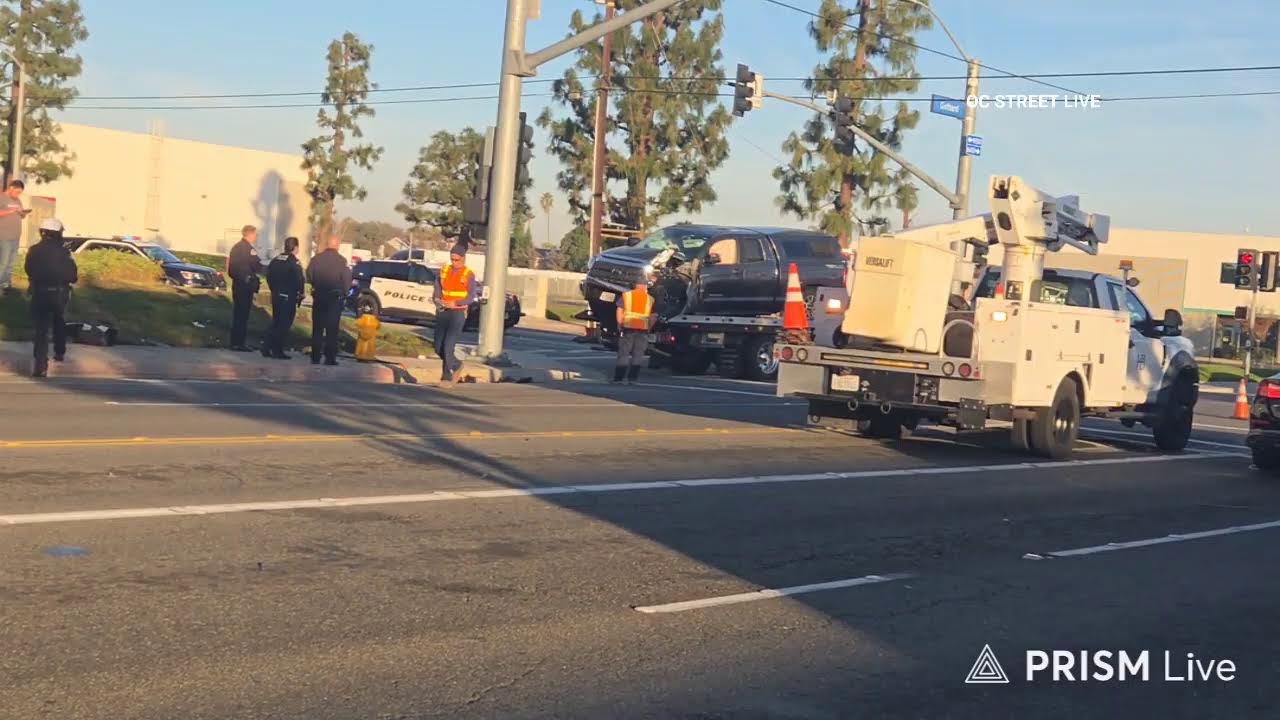heil and gothard traffic collision and fire hydrant spouting water Huntington Beach #breakingnews