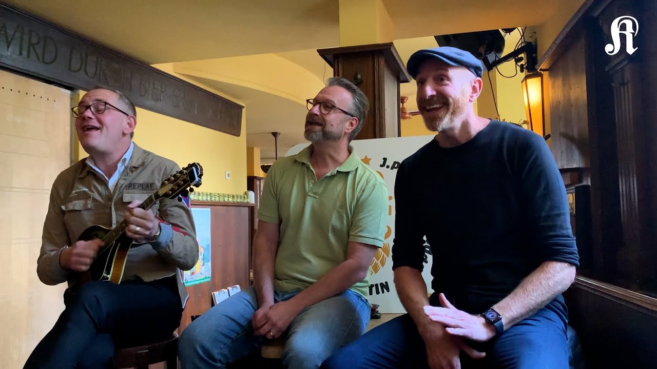 Herrengedeck spielen ein St&auml;ndchen