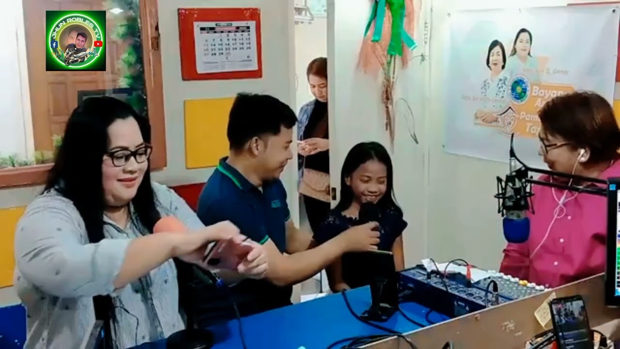 Nabighani sa angking galing sa pag-awit ng batang katutubong Ratagnon mangyan na si Desylyn.