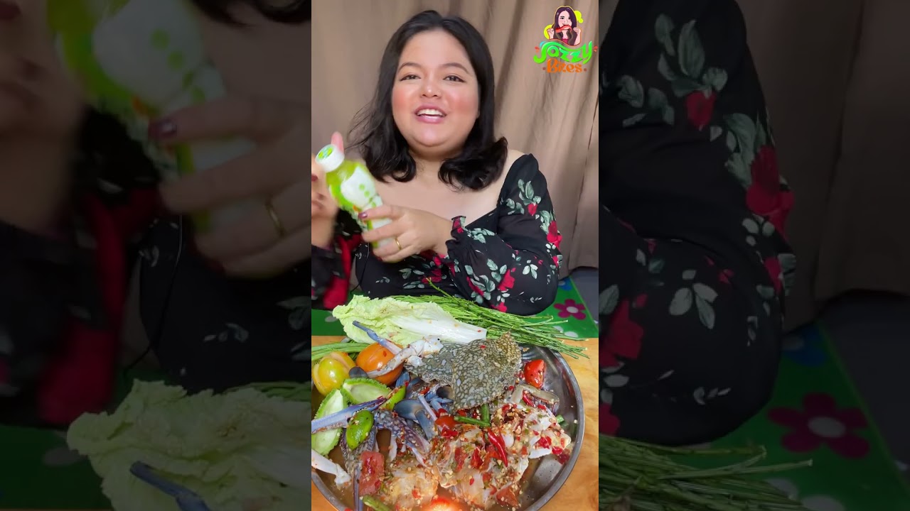 Spicy Raw Crab 🦀 ဂဏန်းအစိမ်းထောင်းစားမယ် 🦀🌶️ #rawcrab #mukbang #spicy #fyp 