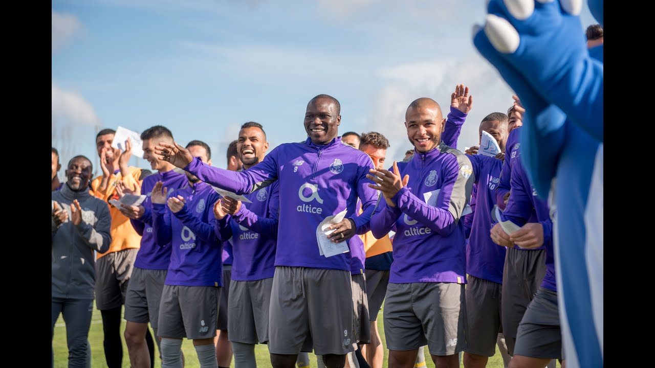 Crianças cantaram as janeiras ao plantel no Olival