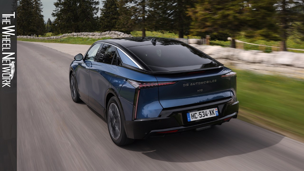 2026 DS N&deg;8 Pallas | Topaz Blue | Driving, Interior, Exterior