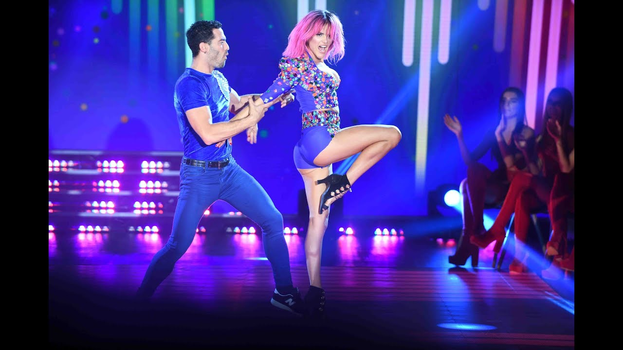 Mariela Anchipi y Mauro Caiazza bailando “Le hace falta un beso” de Agapornis