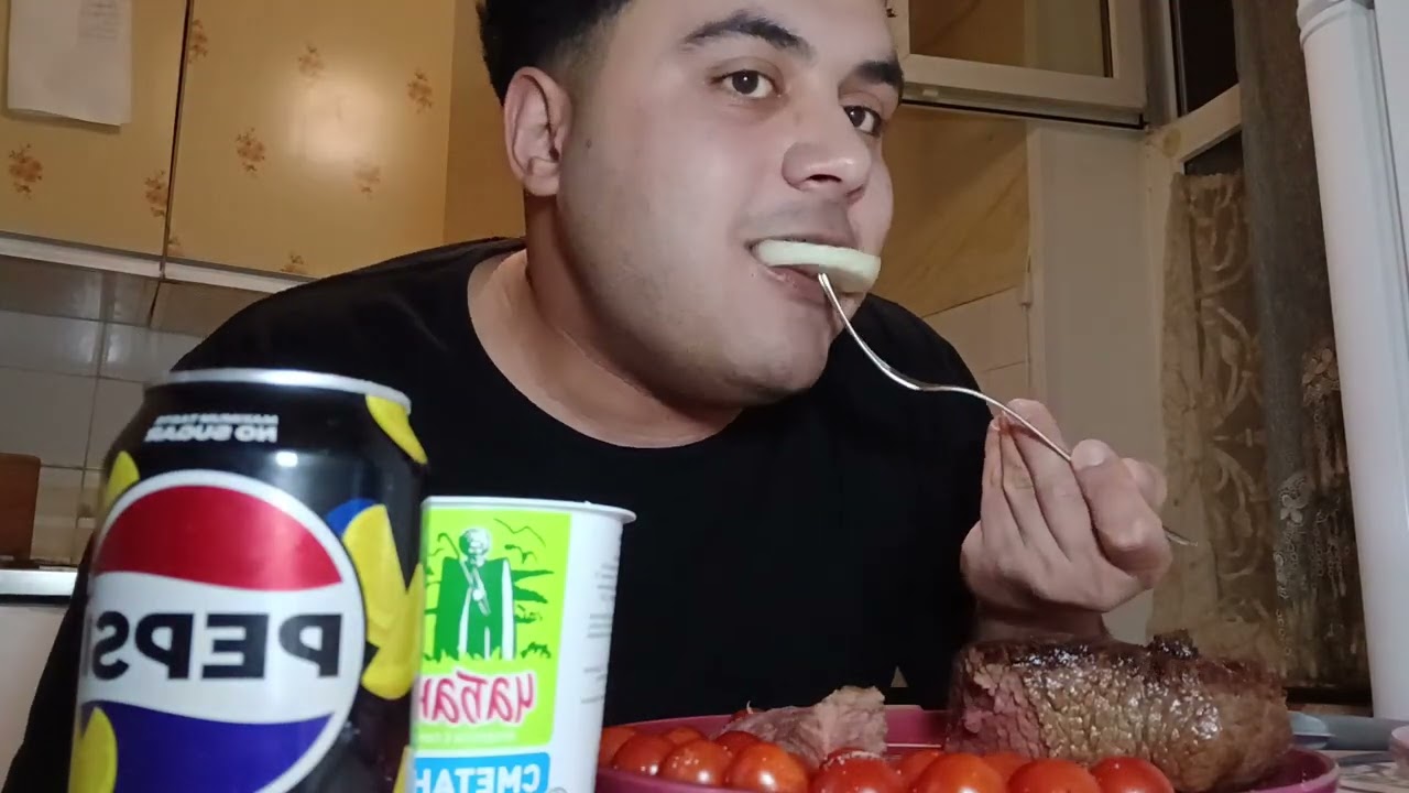 Mukbang|Мукбанг стейк 700 грамм и мои жалобы вечные 