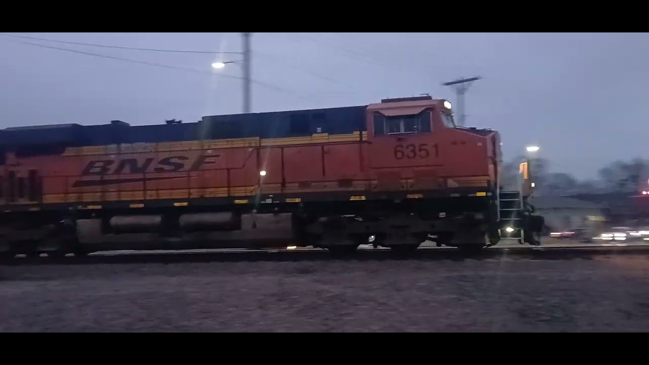 Eastbound BNSF bare table unit train 
