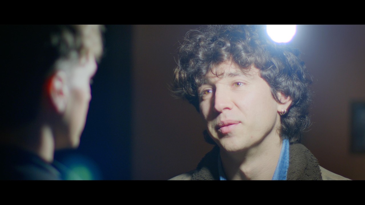 I Really Want to Kiss You, Man - English Scene