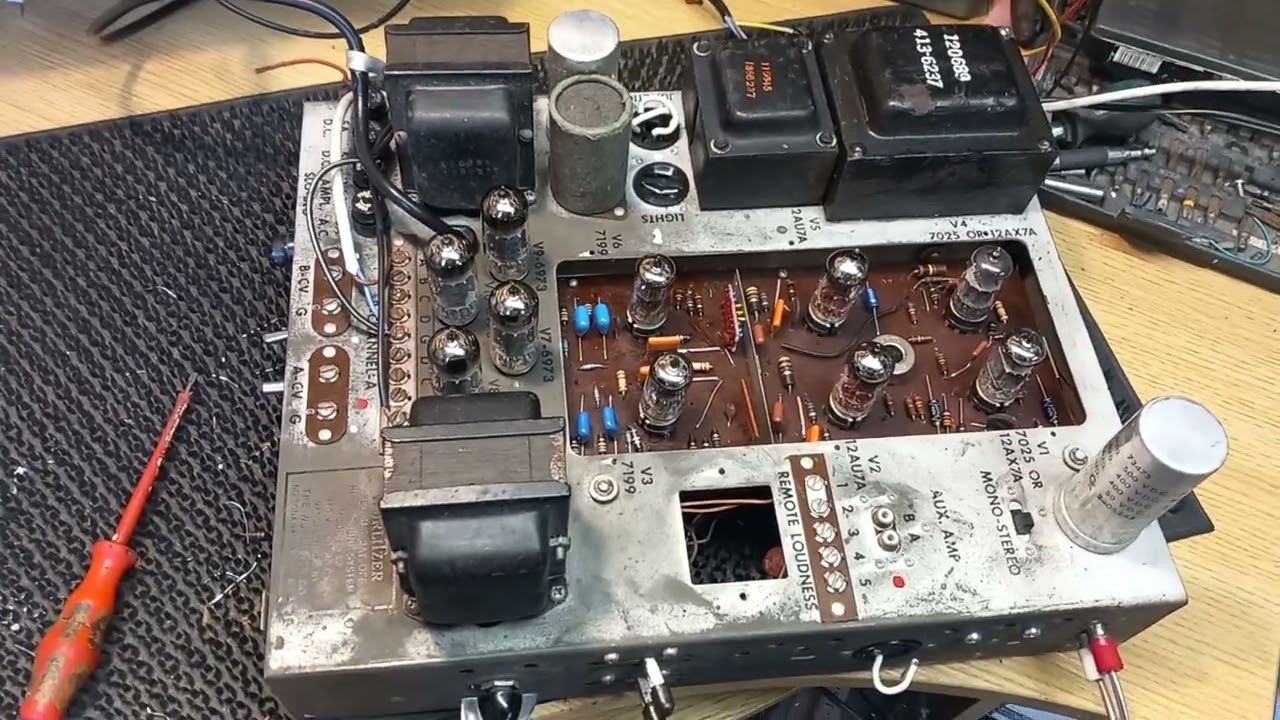 wurlitzer 543 amp..on the bench on test...but not entirely happy.