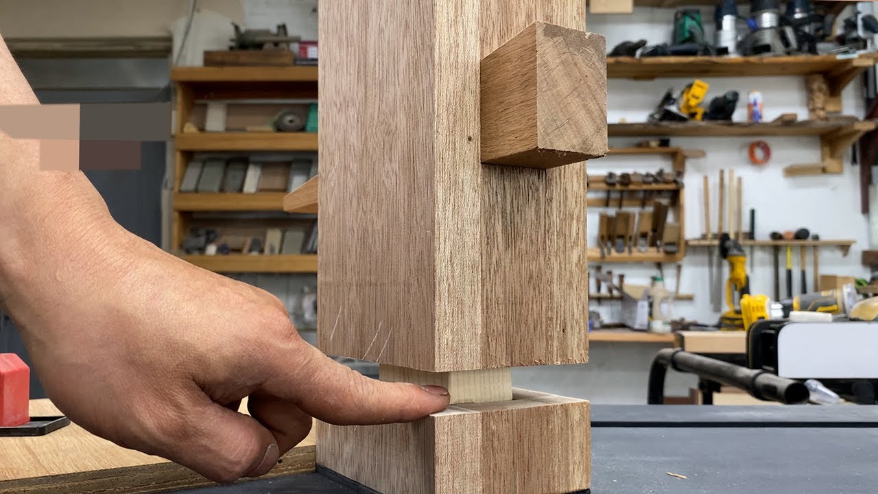 Freely movable woodworking bench / Wedge-type mobile workbench