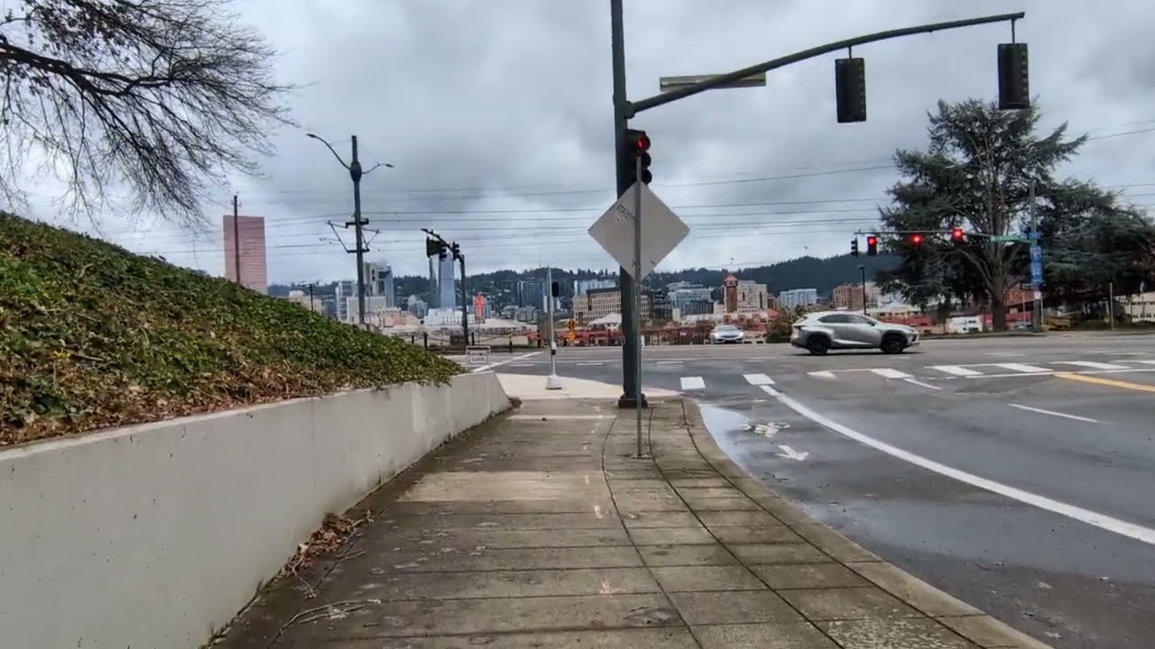 Portland Oregon walk on a cloudy Sunday afternoon 