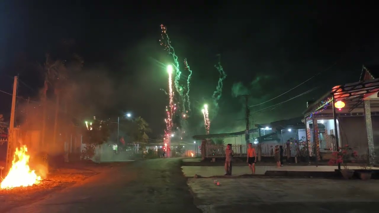 Pháo hoa đêm giao thừa đón Tết Bính Ngọ 2026 | EaMdróh - Đăk Lăk