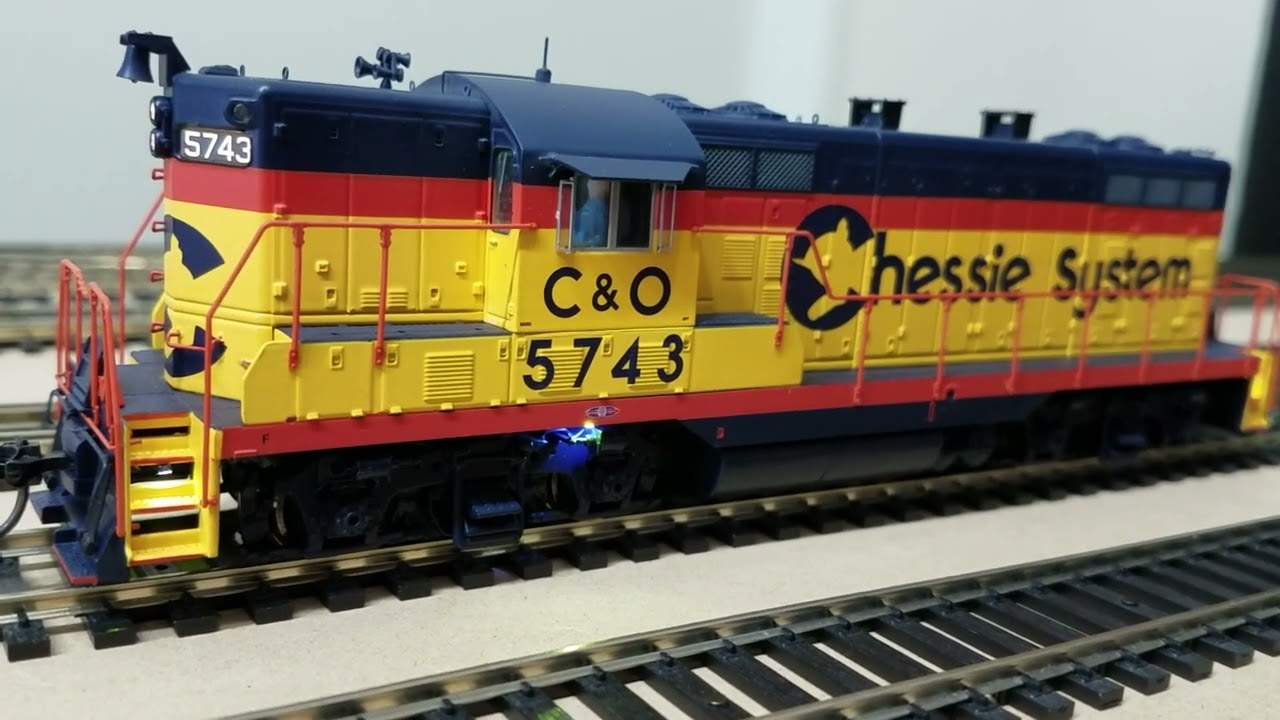 Walthers Proto Chessie GP7 with step, truck, cab & lighted number boards.