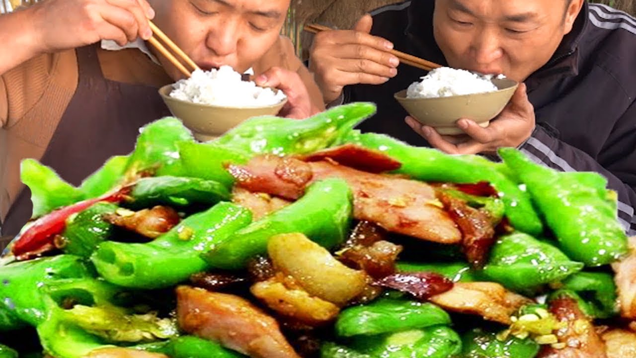 兩兄弟今天吃“辣椒炒臘肉”，香辣過癮，拌米飯吃真痛快【鐵鍋視頻】