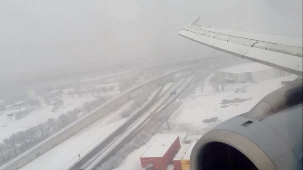 Lufthansa Airbus A321 Snowy Landing at Frankfurt Airport