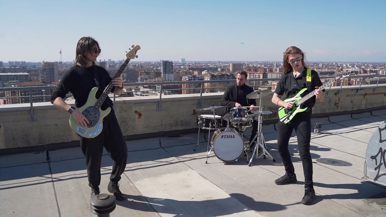 ANALOGIC - Luglio Agosto Settembre Nero (official video)