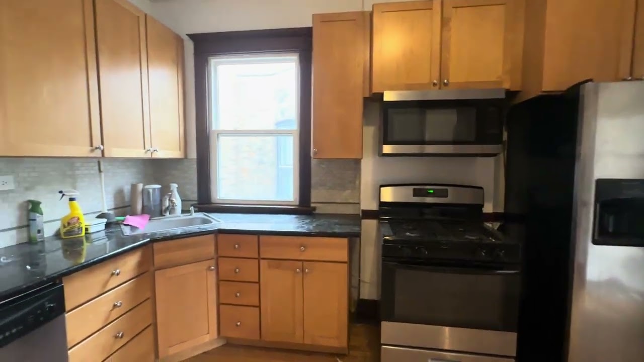 Beautiful CHICAGO Vintage 3 Bed Available Now - 2632 N Troy #2