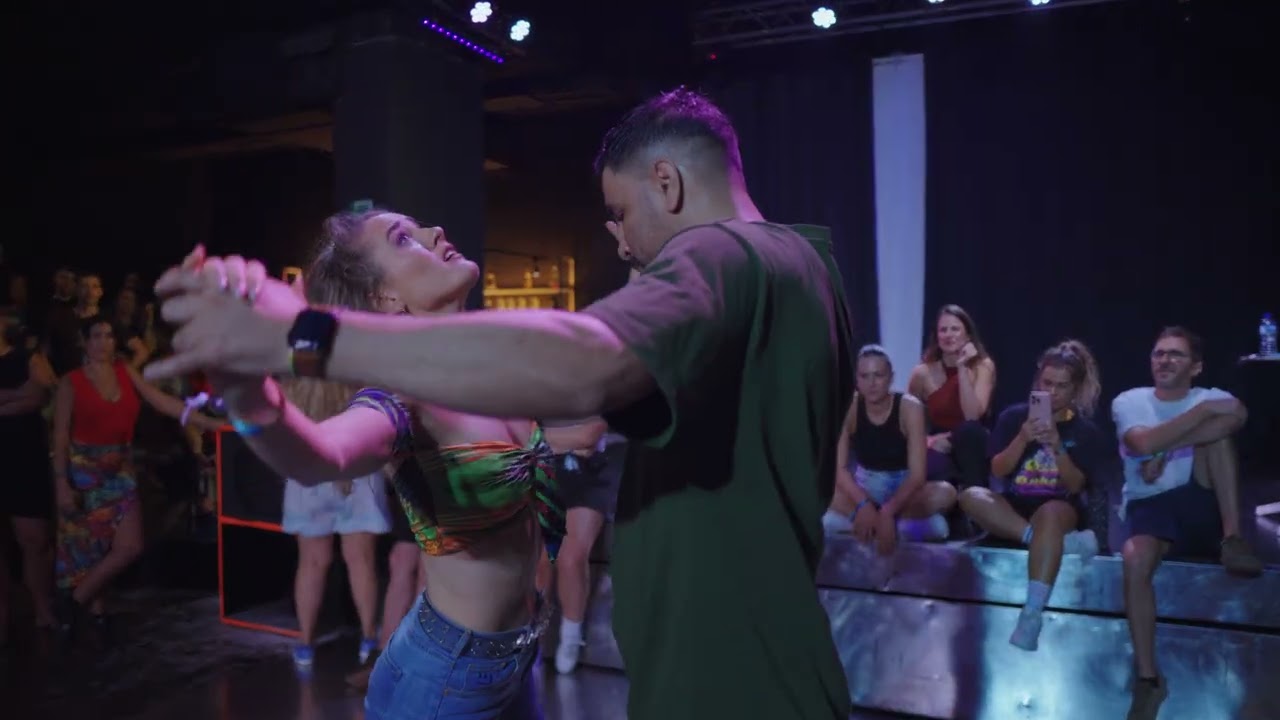 🪩 ISSAM Y CHARLOTT DEMO BACHATA: EL ARTE DEL BAILE EN FEVER MALLORCA (ESPAÑA)
