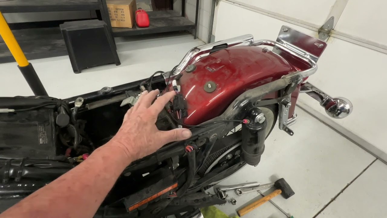 Remove Rear Fender - Harley Road King