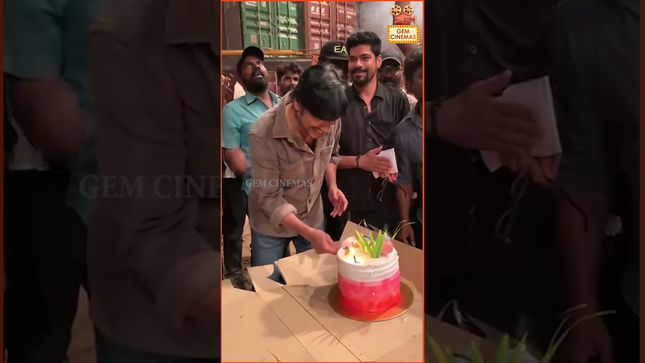 #SJSuryah Celebrates his birthday with #MarkAntony Team🎉