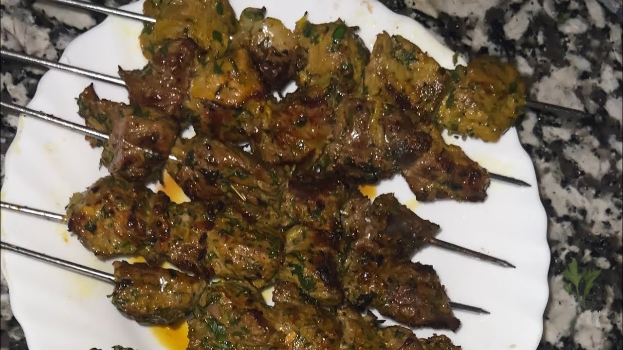 قطبان اللحم البقري مرفوقين مع سلطة خضار 🥗 