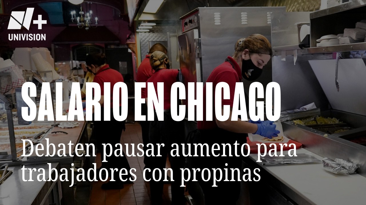 Chicago debate aumento de salario para trabajadores con propinas