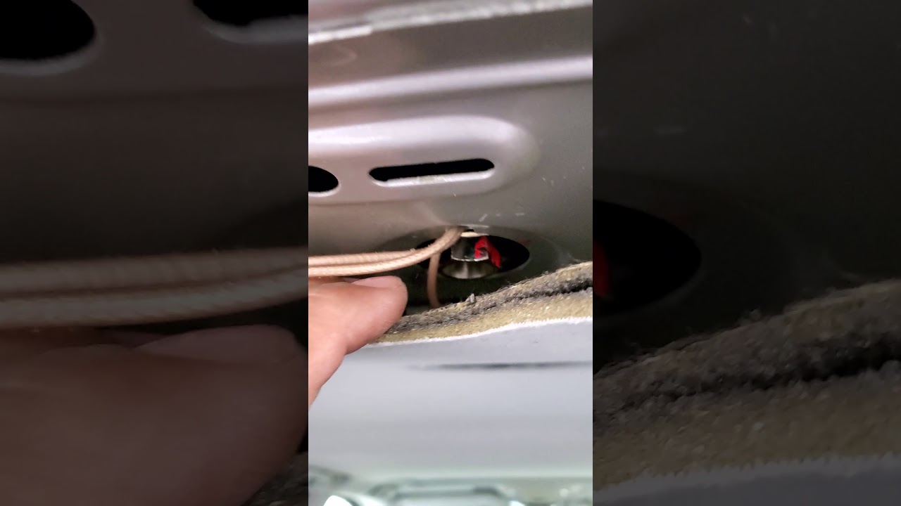 How to replace antenna on 2002 Mercedes ml500