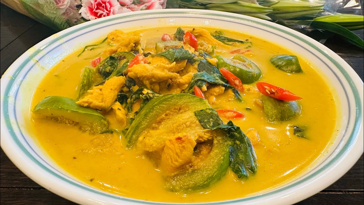 Creamy coconut soup with sweet basil ,Cambodian somlo machu kreung ktiss #cooking #soup ￼￼