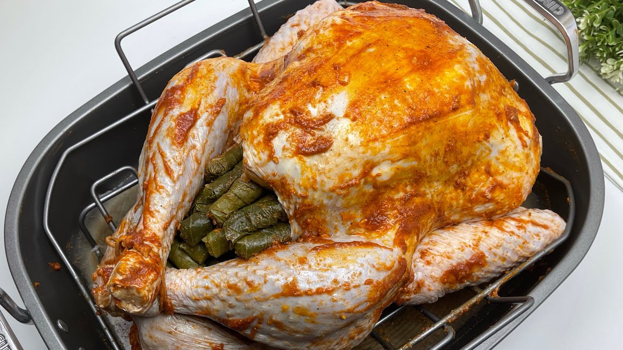 ديك رومى او تركى او حبش  اى كان الاسم محشي ورق عنب والنتيجه عظمه على عظمه