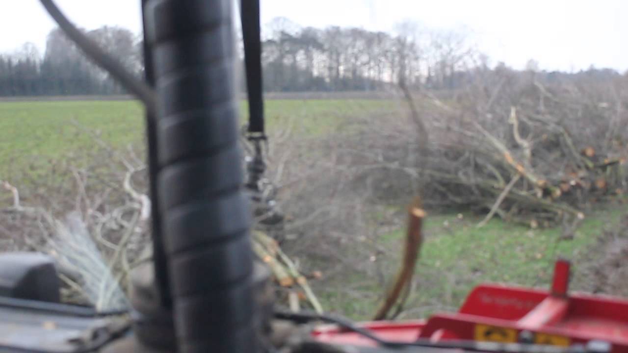 Hartemink Sinderen verwerkt hout tot houtsnippers bij J Tuente te Isselburg Duitsland.