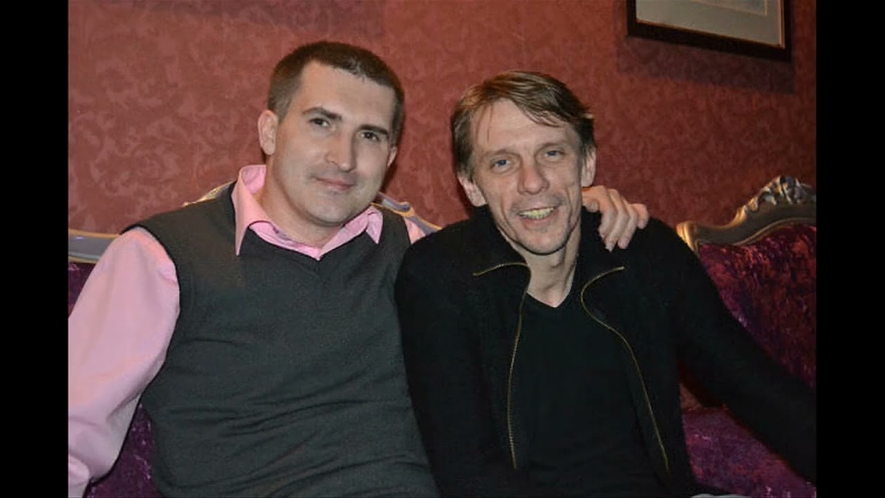 Свеча горела на столе