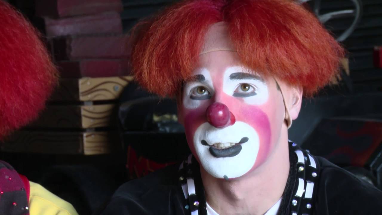 A circus from Mexico pitches its tent in the US