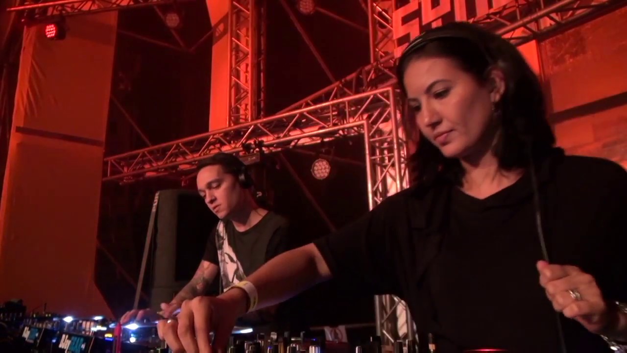 HardTechno: Lukas + Fernanda Martins 4decks @ Syndicate Festival DE OCT/2017 (VideoSet)