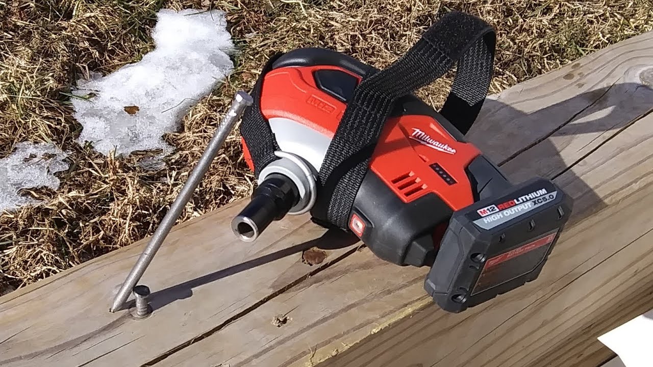 Пневматический гвоздезабиватель Milwaukee M12 Round 2 против 6-дюймового шипованного гвоздезабива...