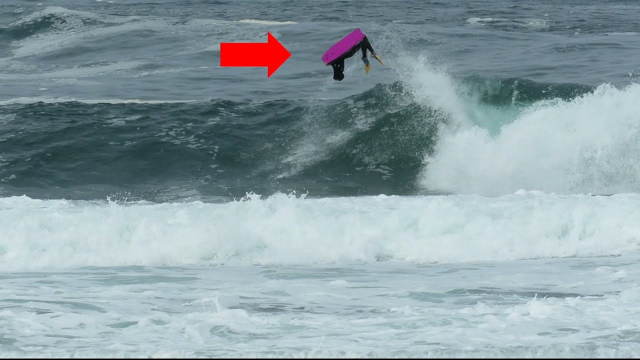 BODYBOARD CON UN AUTÉNTICO DESTRUCTOR DE OLAS!