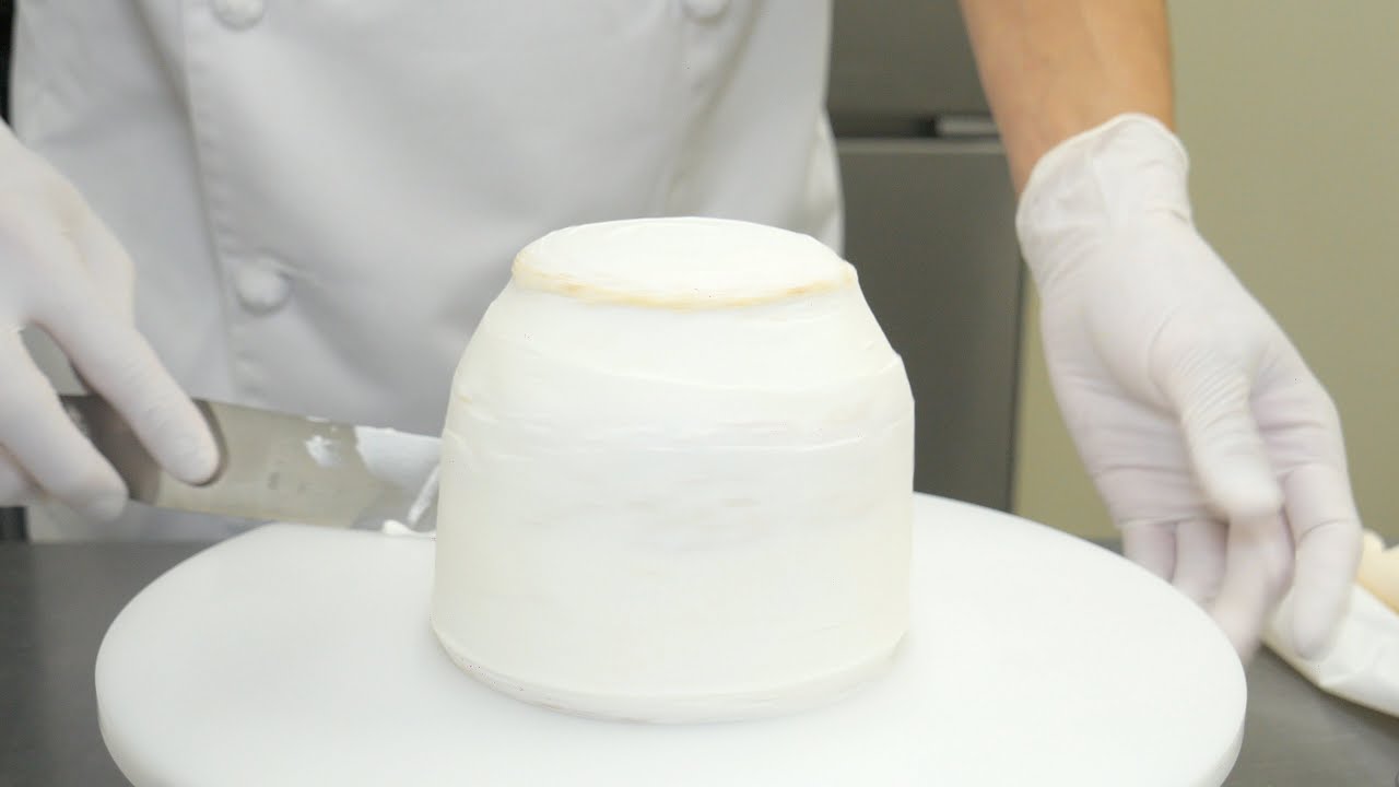 ウエディングケーキの生産台数が日本一！熟練のパティシエが創る芸術的なデコレーションケーキの作り方