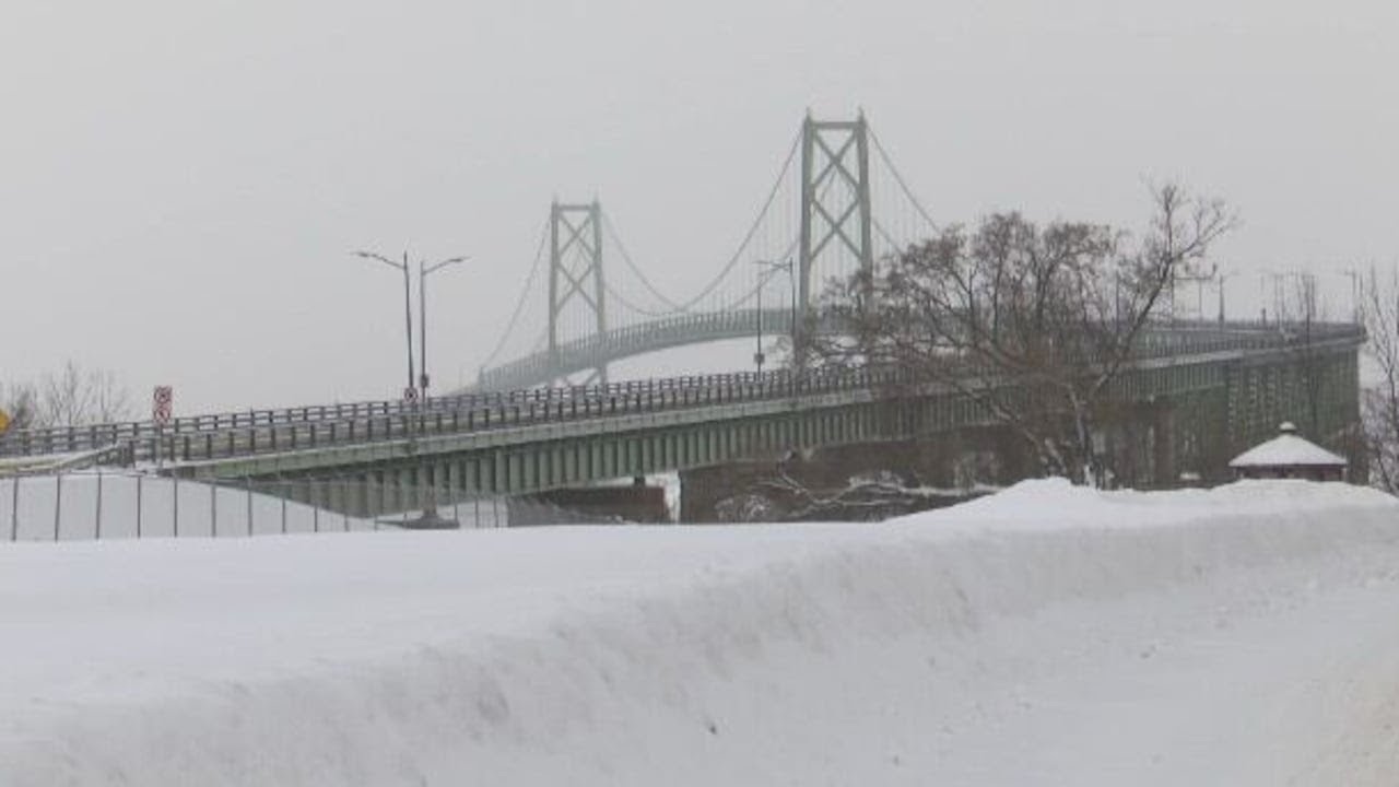 Border bridge traffic reveals tourism struggles in North Country