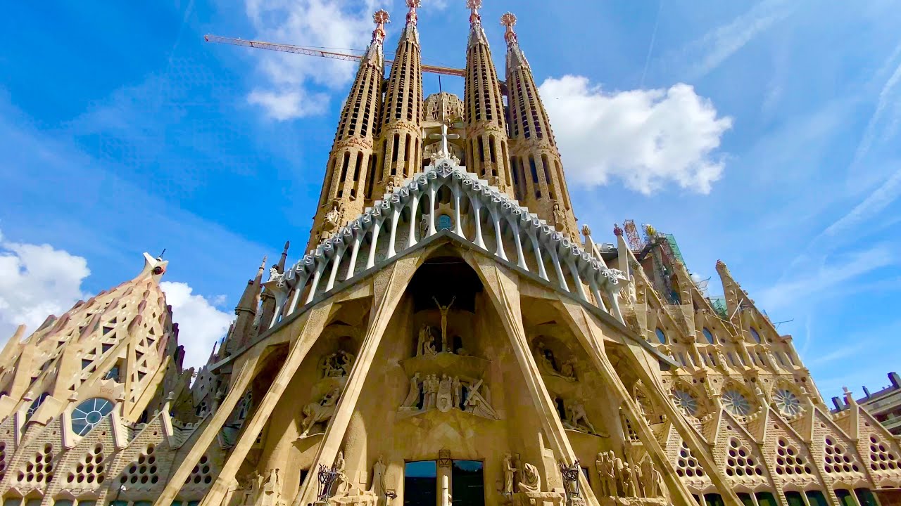 SAGRADA FAMILIA (Barcelona) | Full tour in 4K (exterior + interior)