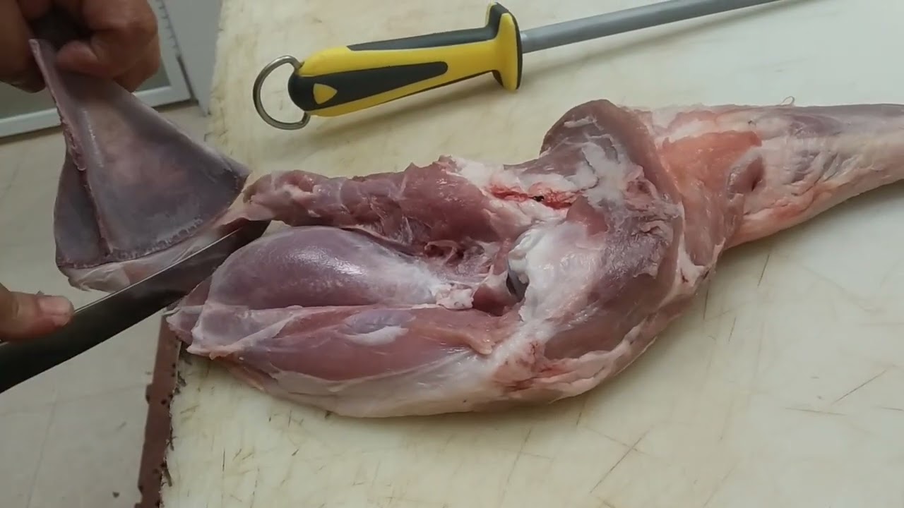 deshuesar una paletilla de cordero para hacer burger de ternasco