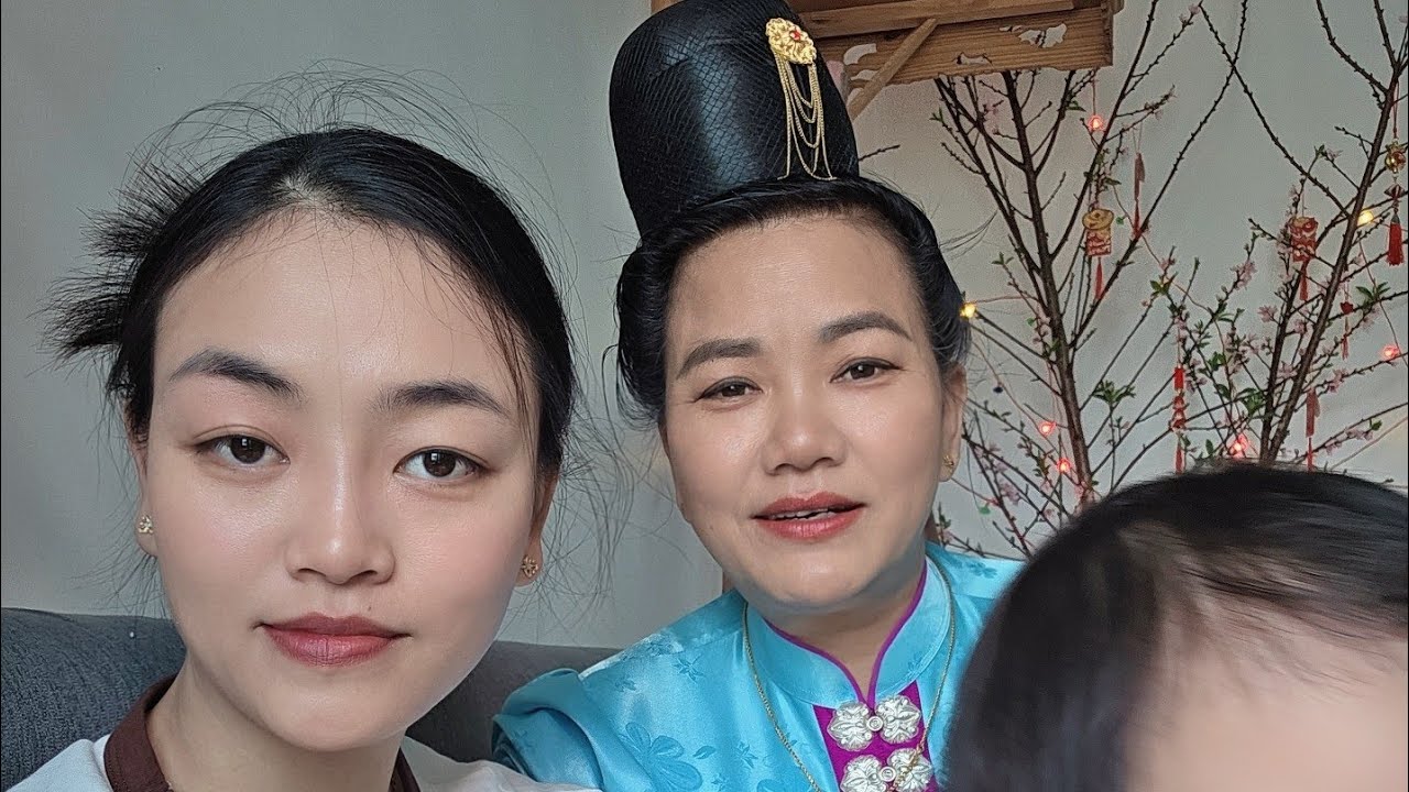Mỹ Duyên đi du xuân cùng chồng tương lai hái dâu tây